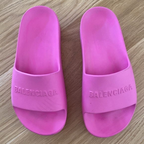 Balenciaga Women’s Chunky Slide Sandals - Picture 4 of 6